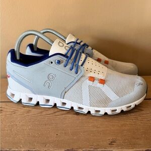 ON Cloud 5  Running Shoes Women’s size 8